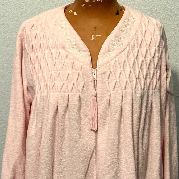 Miss Elaine Collette Fleece Front Zipper Pink Robe NWT Medium Embroidered Flower - Picture 2 of 7